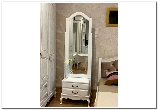 Зеркало напольное Авиньон из массива бука  заказать по цене 38 880 руб. в Нижнем Новгороде